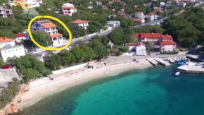 Villa Pintar, Povile
